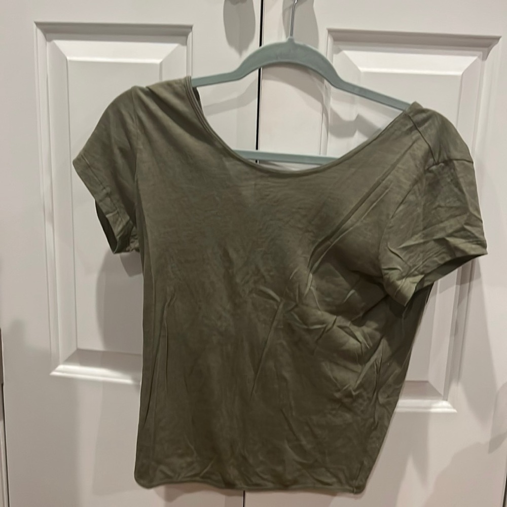 Reversible green t-shirt.